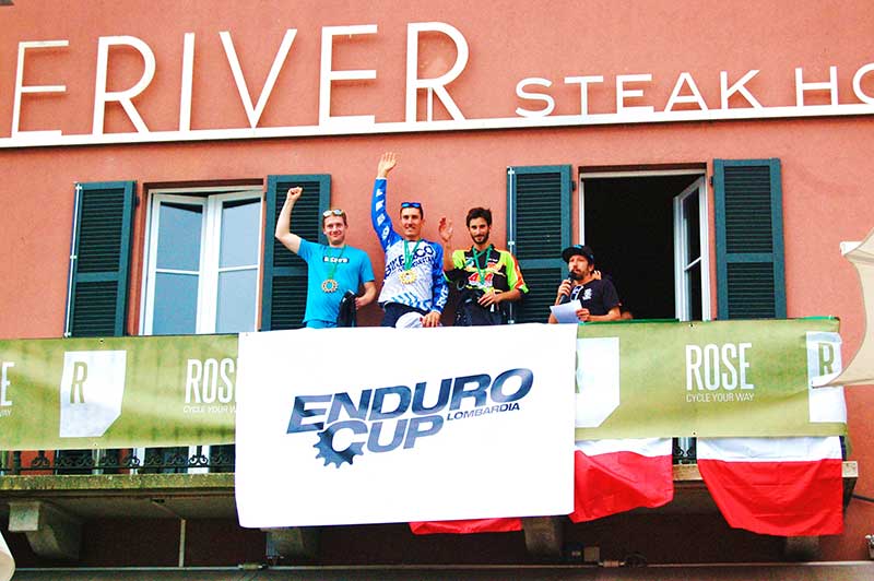 Foto di Filippo Delzanno | L'insolito “podio sul balcone”: Marco Fumagalli, Nicola Fistolera e Urs Pargmann dalla Svizzera