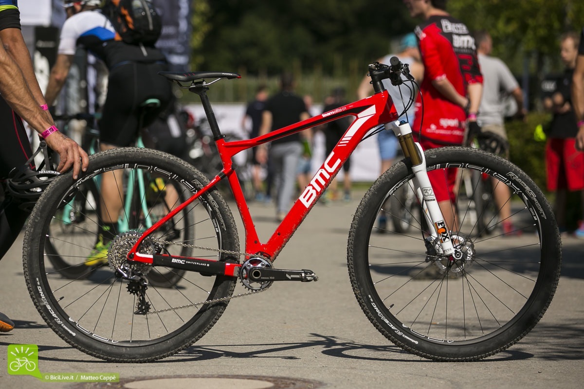 Bmc Teamlite 01 è la bici utilizzata dal professionista Julie Absalon nella stagione di xc 2015