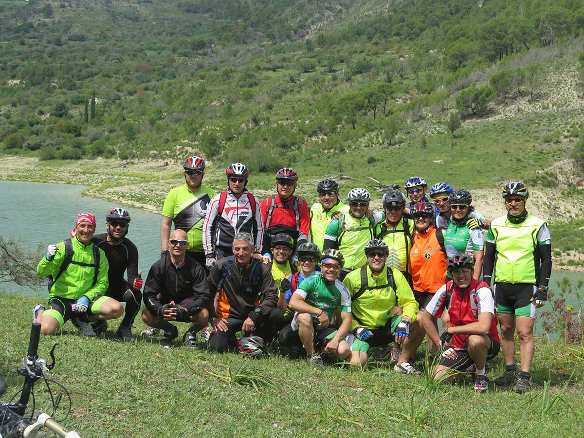 Foto di gruppo del club mountain bike Siracusa