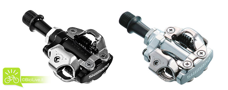 foto dei pedali per cross country SPD M-540 nel nuovo colore nero a sinistra e M-540 Silver a destra.