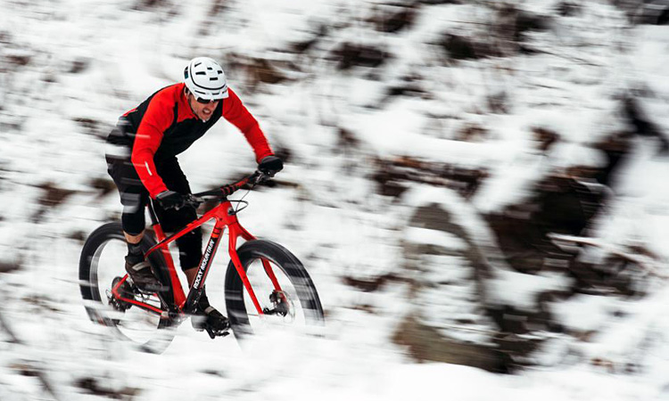 rocky-mountain-suzyq-fat-bike-2017 in azione sulla neve