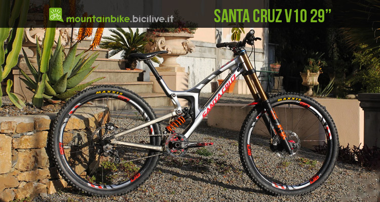 foto della Santa Cruz v10 con ruote da 29" mtb downhill