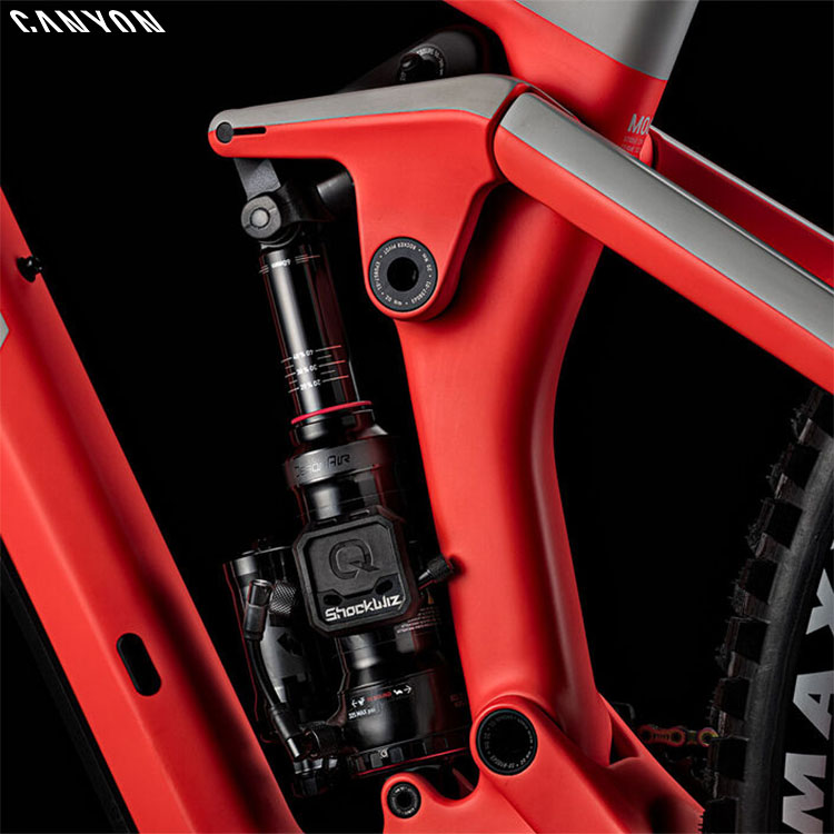 La bici mtb Canyon Strive CFR 9.0 LTD con integrato ammortizzatore posteriore Super Deluxe Ultimate rct 2020