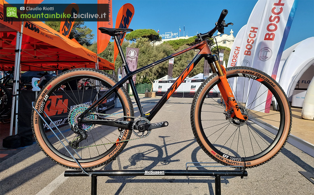 Una foto della nuova mtb front KTM Myroon Exonic 2022 scattata all'Italian Bike Festival di Rimini