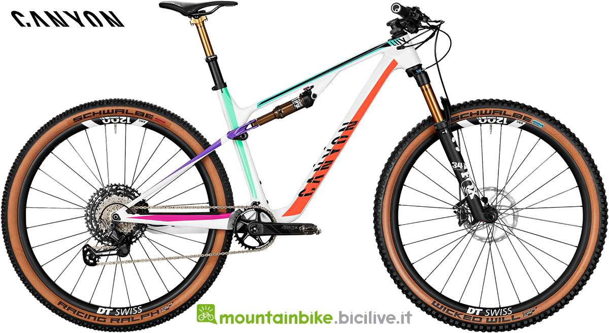 La nuova mountainbike biammortizzata Canyon Lux Trail CF 9 Emily Batty 2022