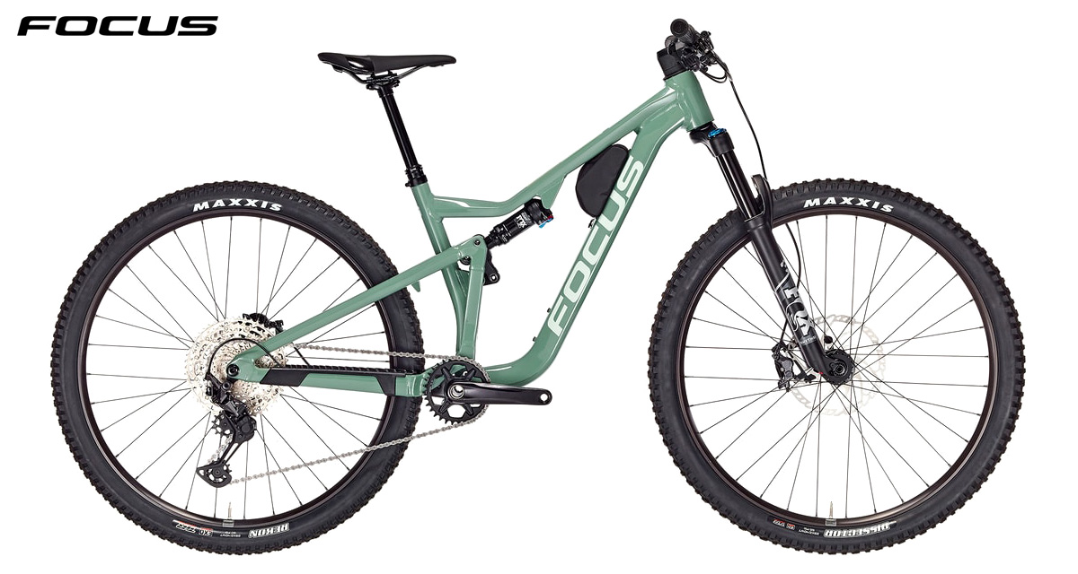 La bicicletta Focus Thron 6.9 2022 in colorazione Mineral Green vista lateralmente