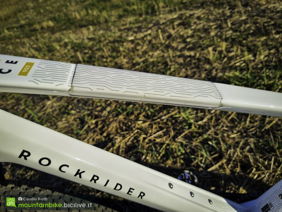 Foto della protezione del telaio della MTB Rockrider 900 Race AXS 