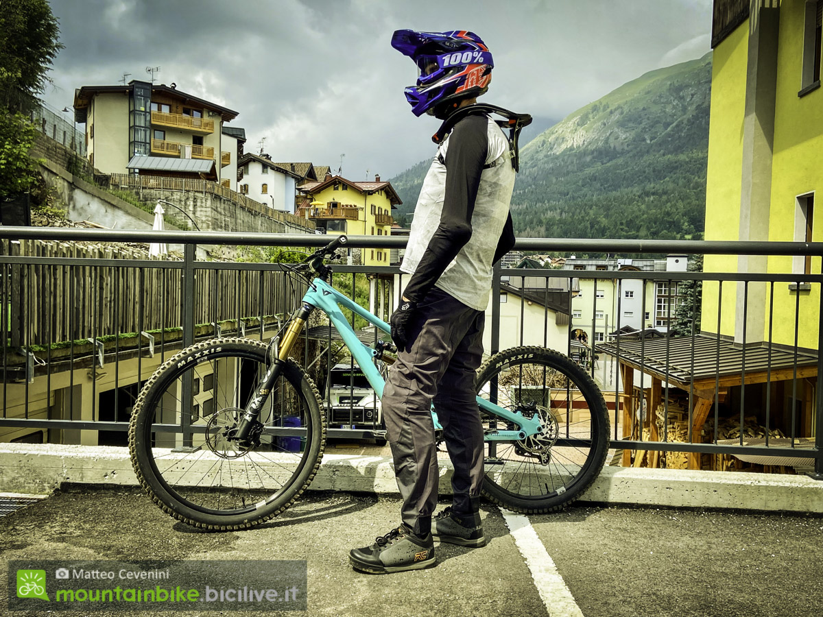 Negozio online Abbigliamento MTB: come vestirsi per andare in mountain bike  Ciclotrabocchi