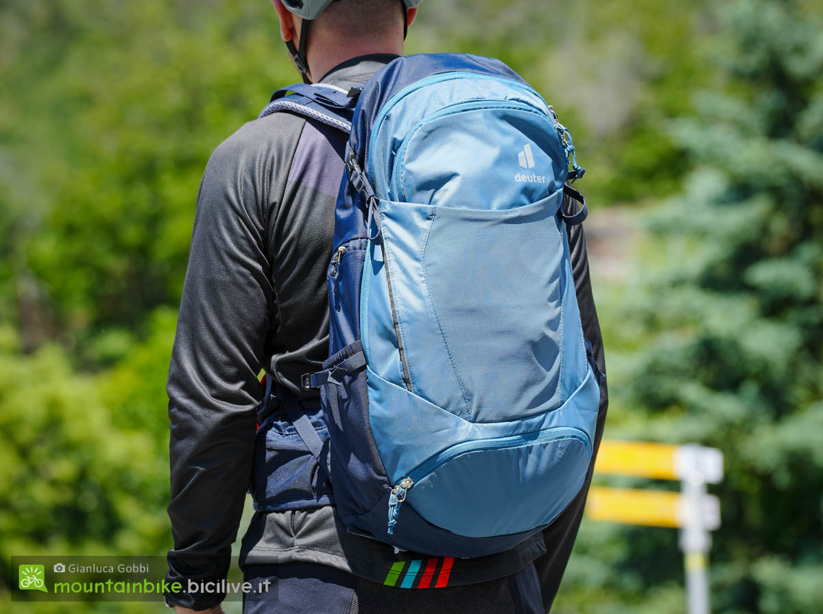 Foto di Claudio Riotti durante il test dello zaino Deuter Trans Alpine 30.