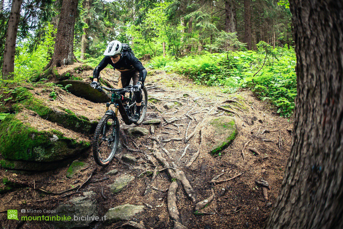 Foto di Claudio Riotti durante il test del completo MTB Double3 D3Combo in Val di Sole.