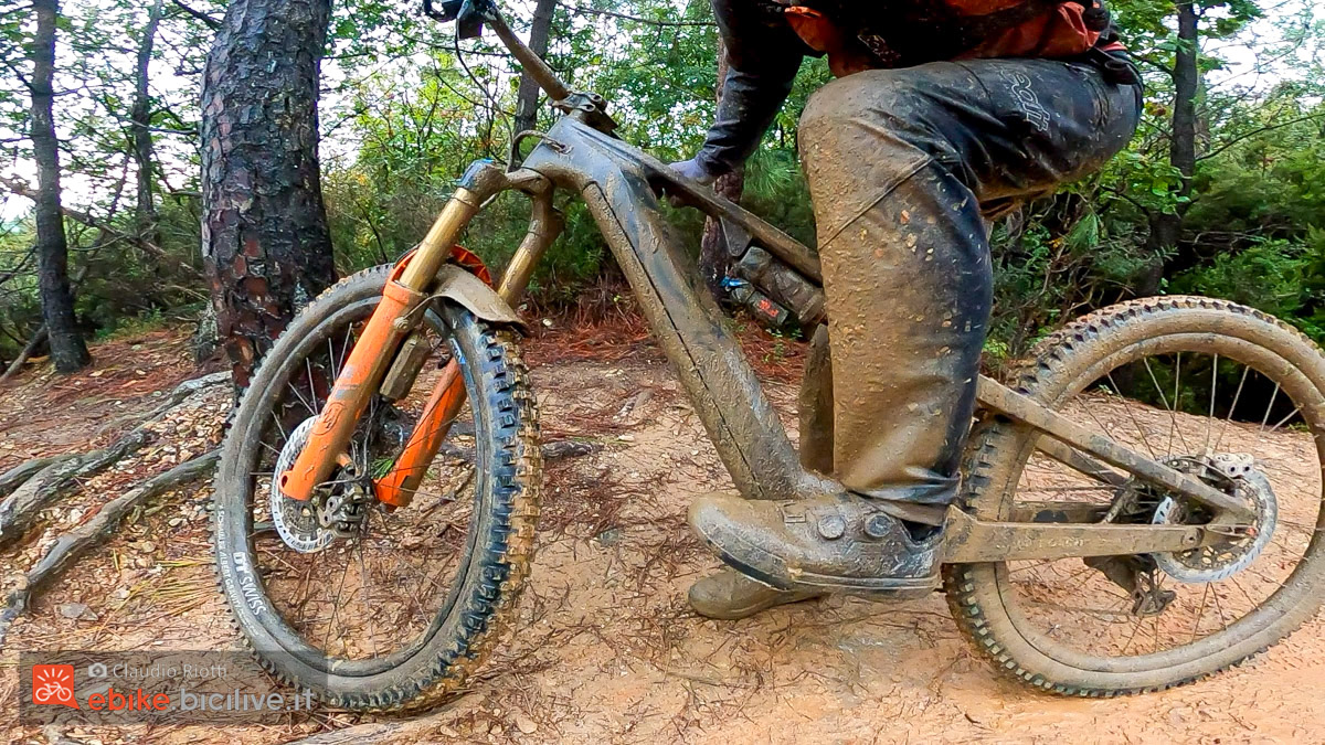 Foto di Claudio Riotti durante il test delle gomme Schwalbe Albert Gravity Pro.