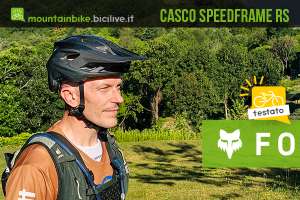 Foto di Claudio Riotti durante il test del casco Fox Speedframe RS da MTB.