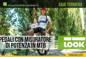 Foto di Gaia Tormena con i pedali Look X-track power.