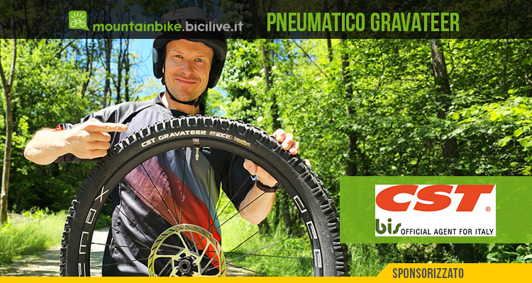Foto di Claudio Riotti durante il test del pneumatico da MTB di CST chiamato Gravateer.