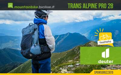 Foto di Claudio Riotti durante il test dello zaino deuter Trans Alpine Pro 28.