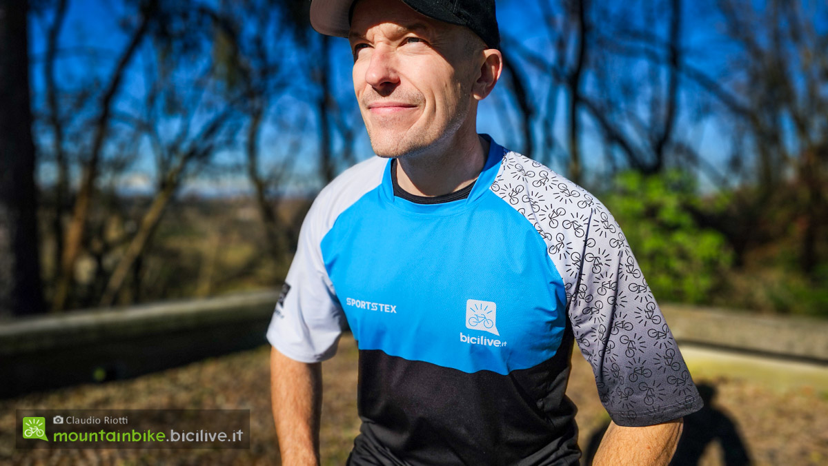 Foto di Claudio Riotti durante il test delle maglie MTB personalizzate Bicilive made by Sportstex.
