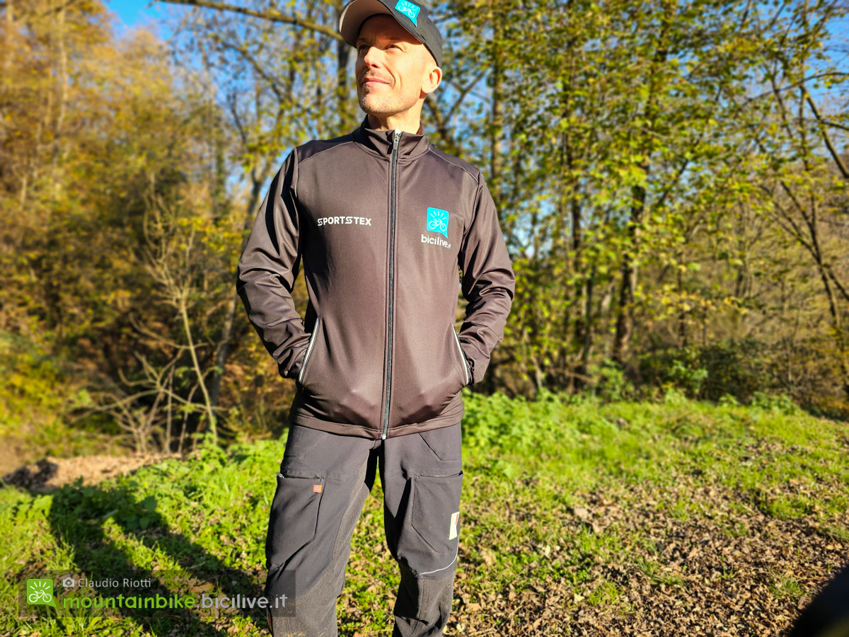 Foto di Claudio Riotti durante il test della giacca e gilet sportstex 2026