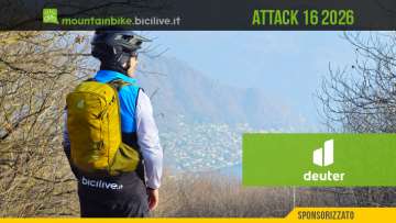 Foto di Claudio Riotti durante il test dello zaino Deuter Attack 16 2026.